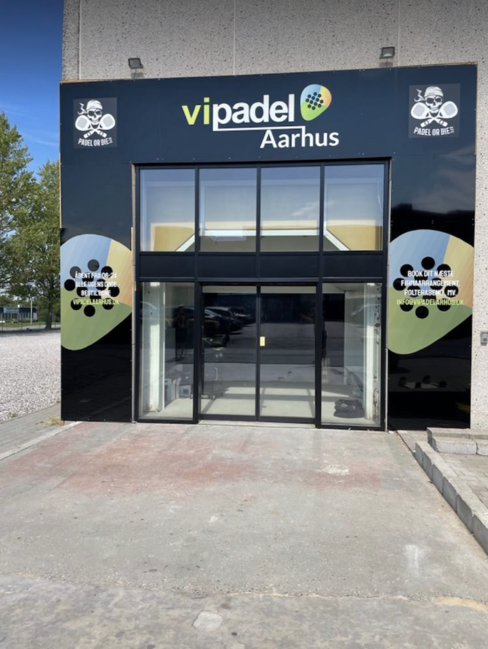 Indgangen til Vipadel Aarhus på Holmstrupgårdvej 18